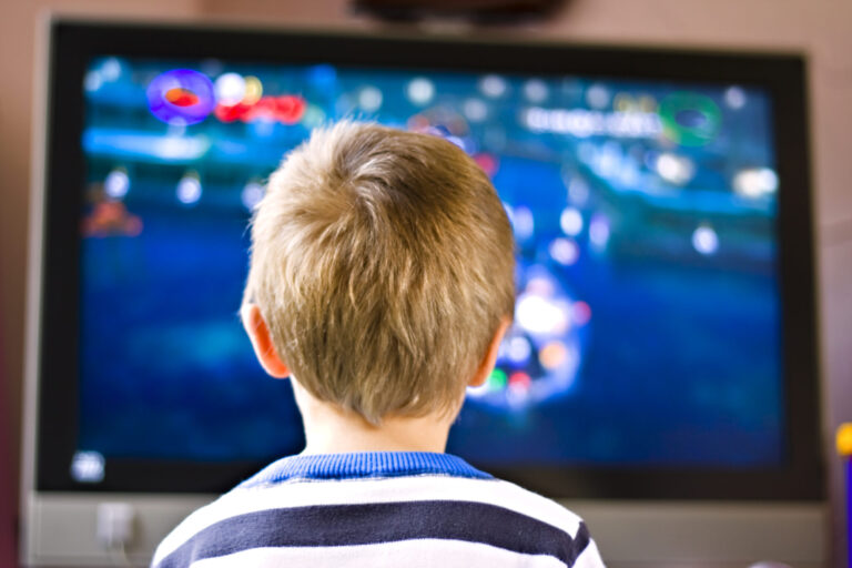 Navigating the Digital Landscape: A Mom’s Guide to Managing Screen Time
